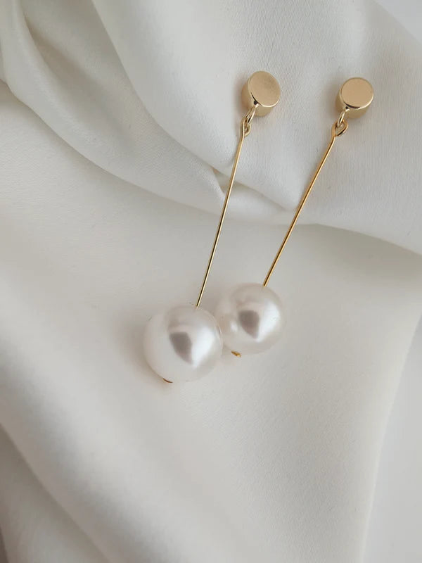Audrey statement pearl earrings - Gold