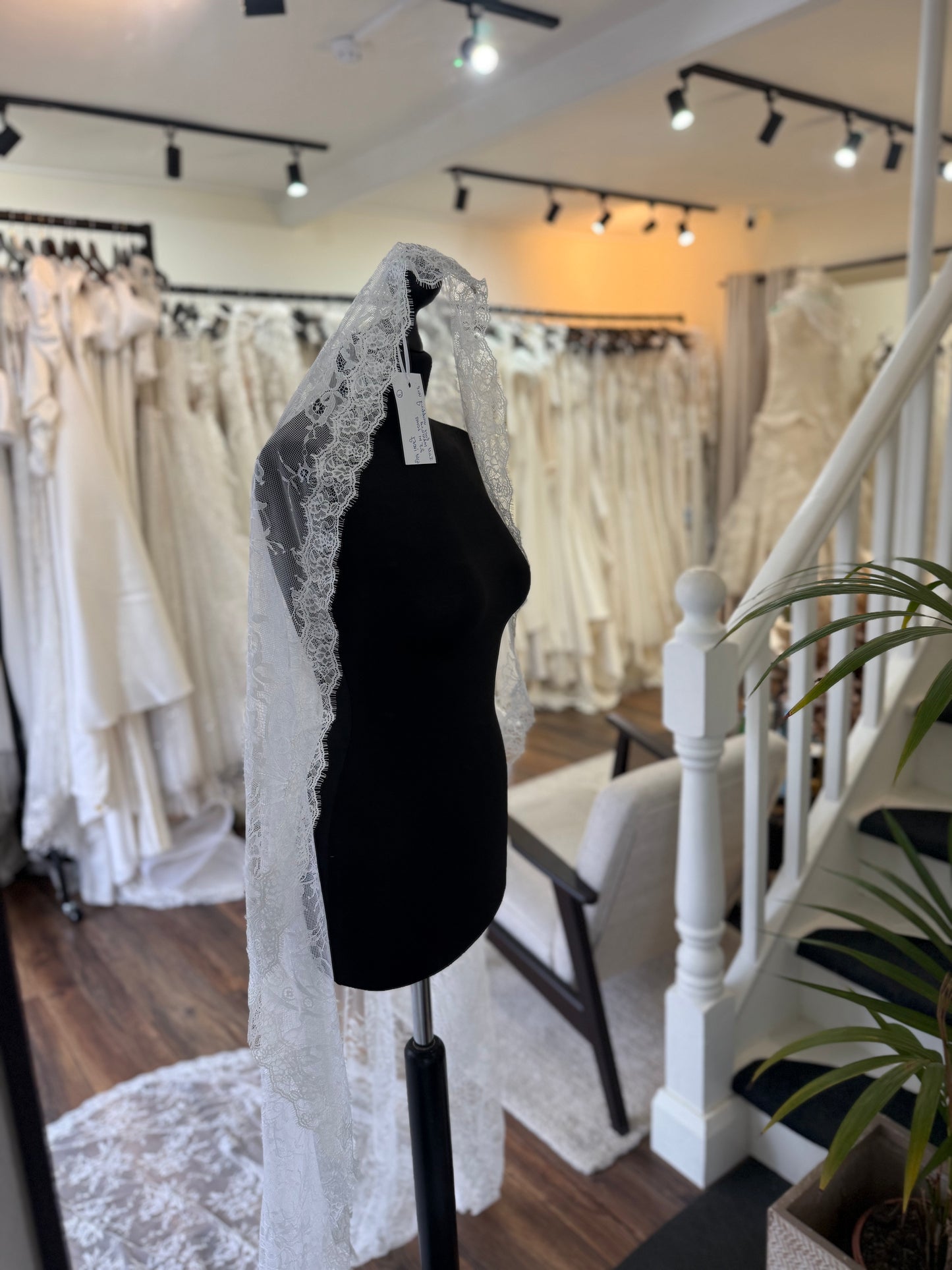 Kadaleyah - full lace mantilla 2.5m
