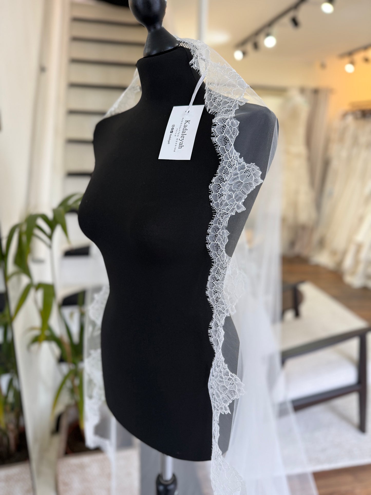 Kadaleyah - mantilla lace veil chapel length