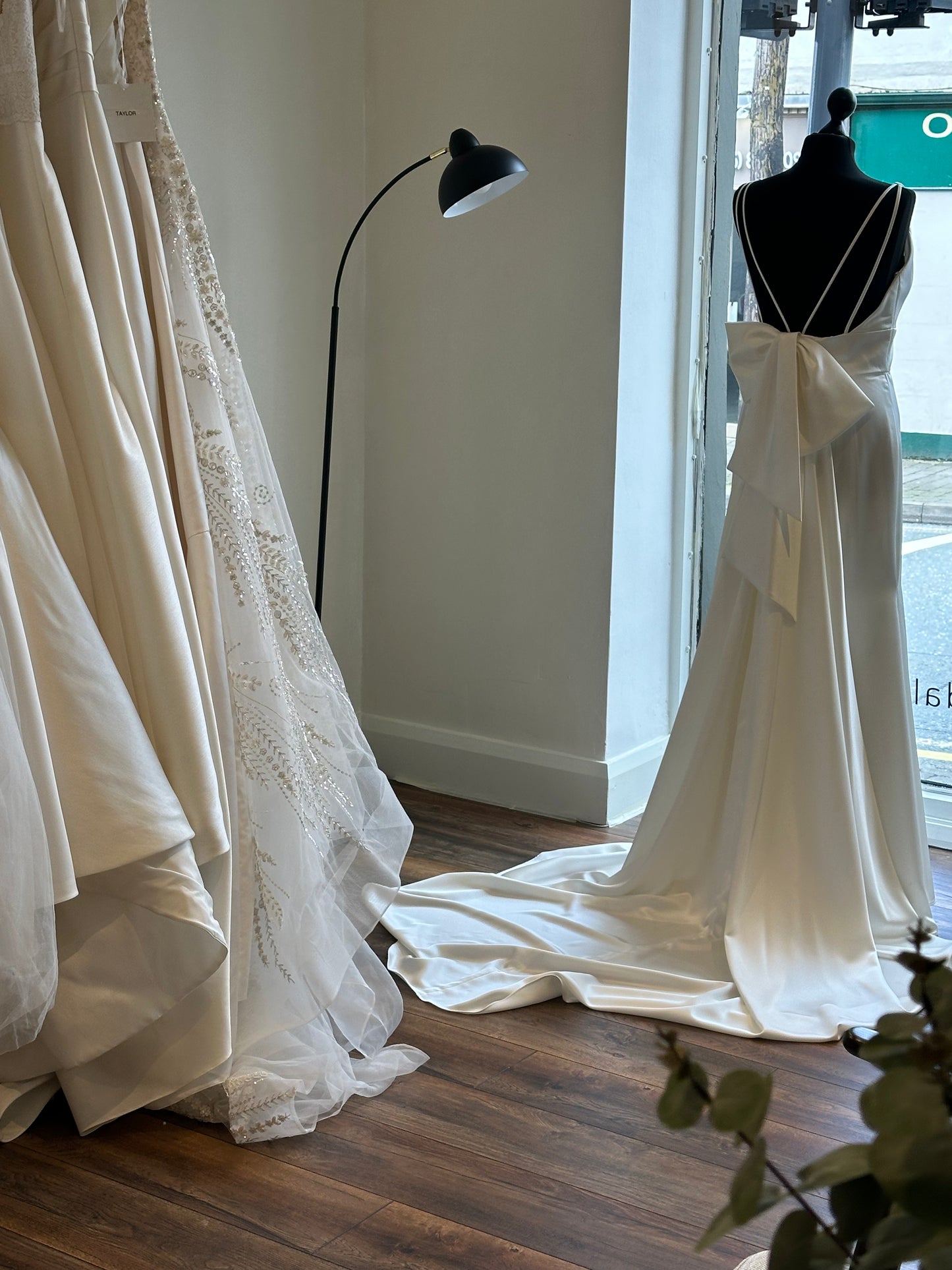 Paloma Blanca - 4894 - Bridal size 6