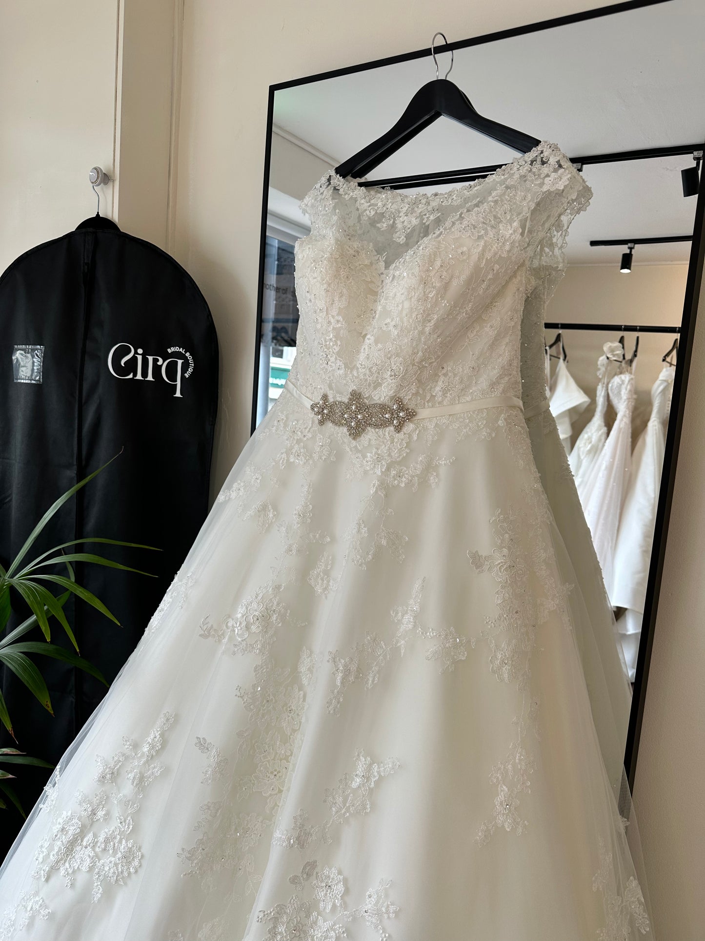 Ronald Joyce - Robyn + detachable train - Bridal size 22