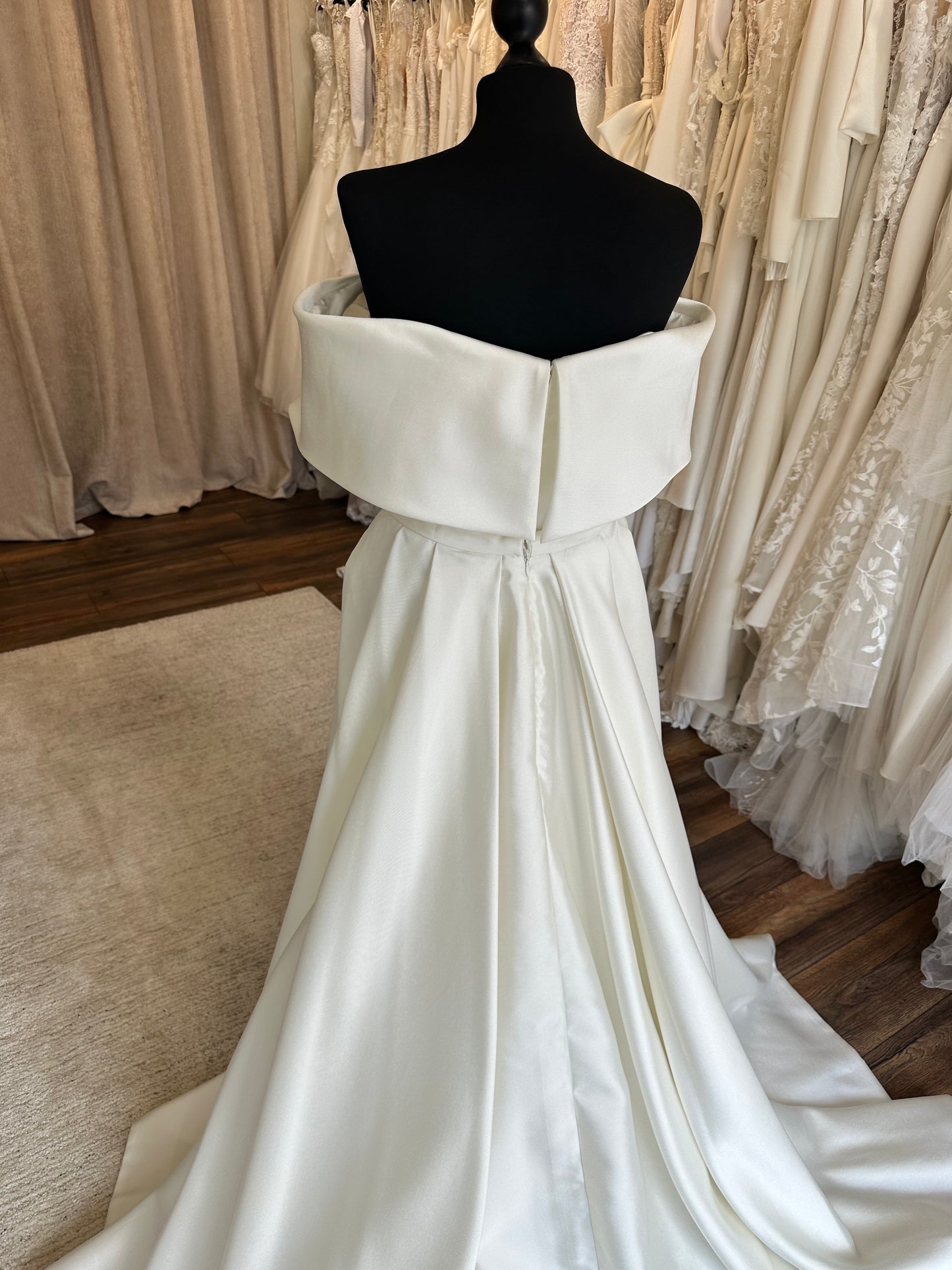 Eva Lendel - Jess + Overskirt - Bridal size 8