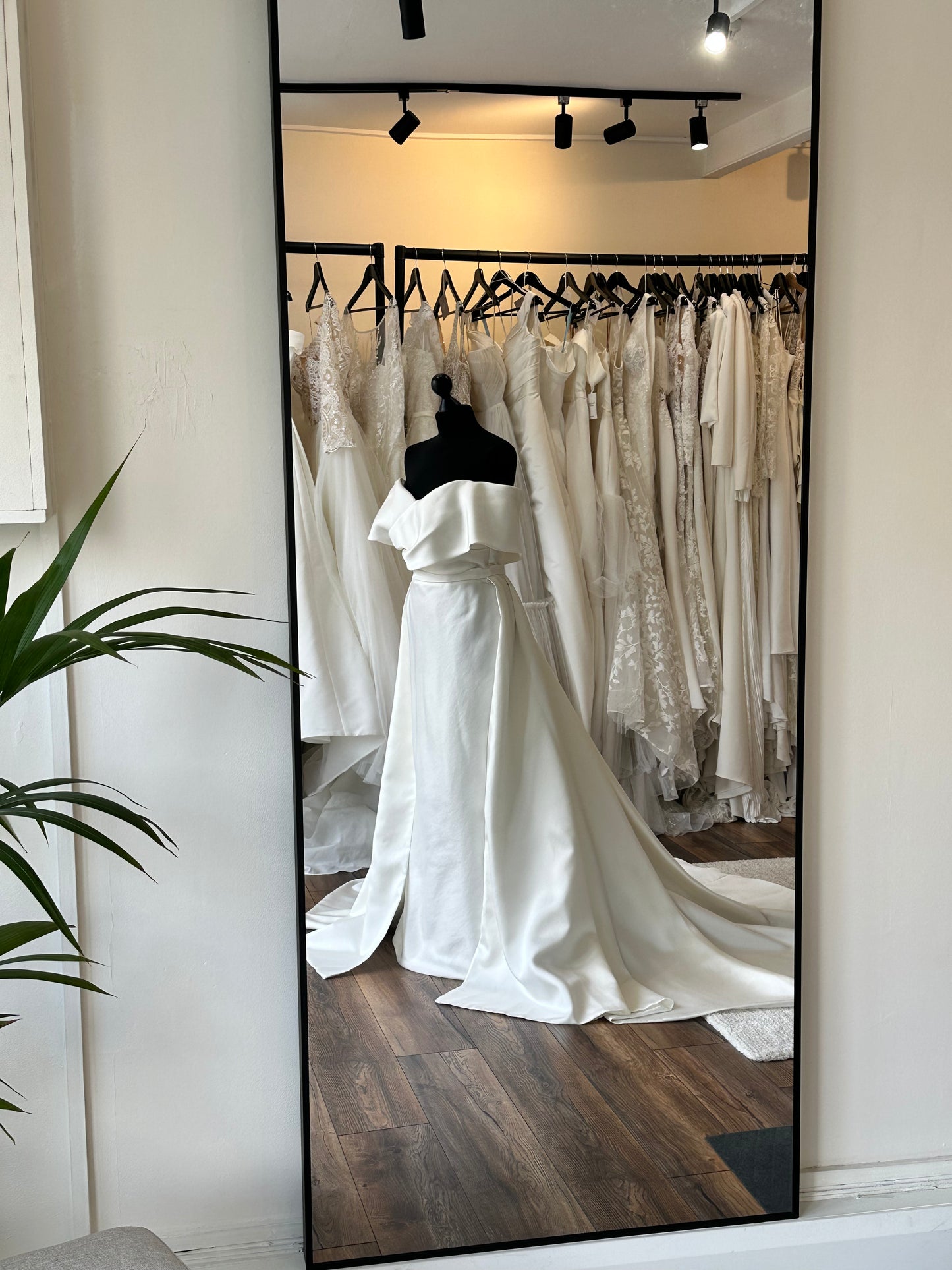 Eva Lendel - Jess + Overskirt - Bridal size 8