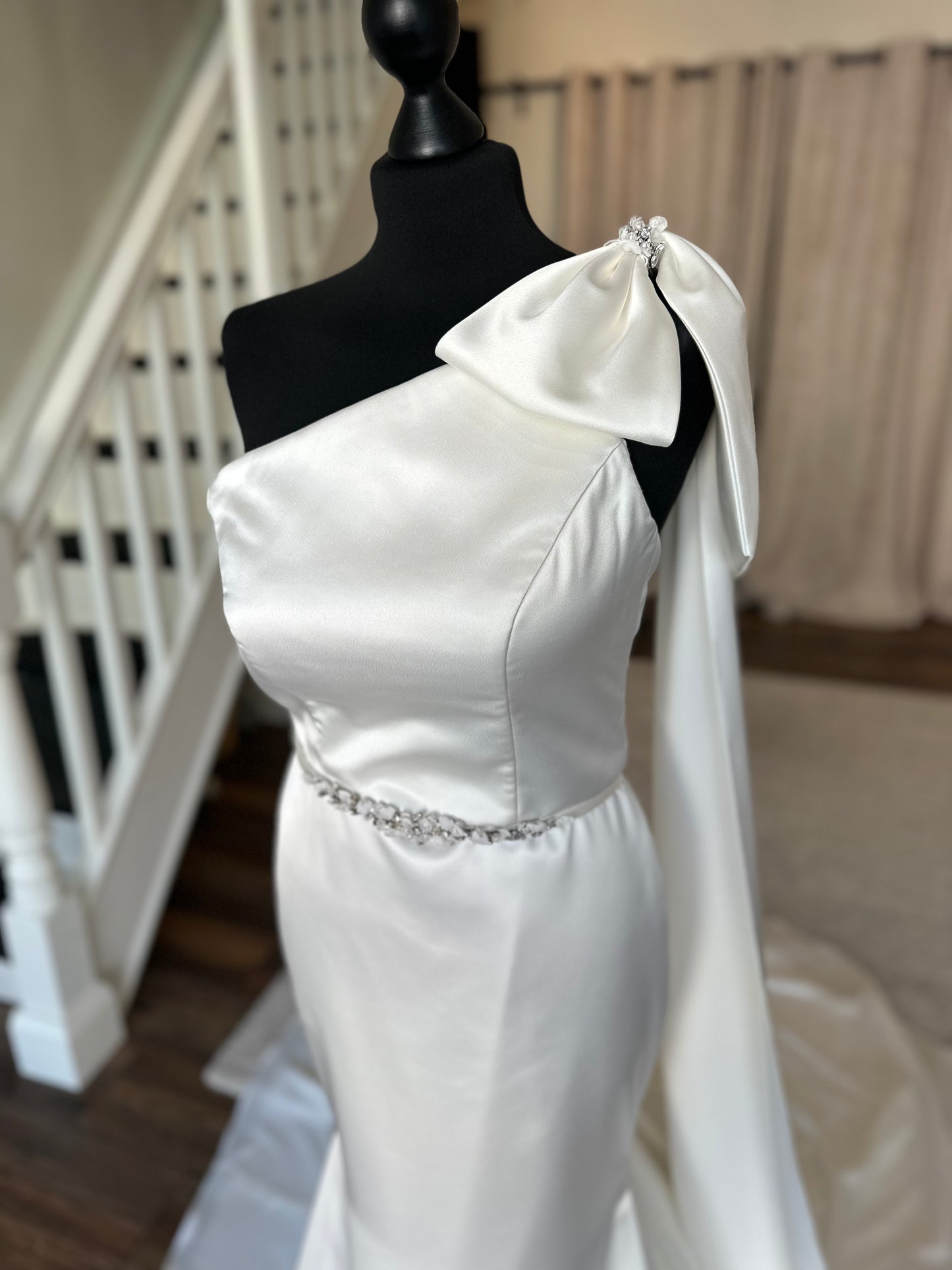 Paloma Blanca - 4927 - Bridal size 8