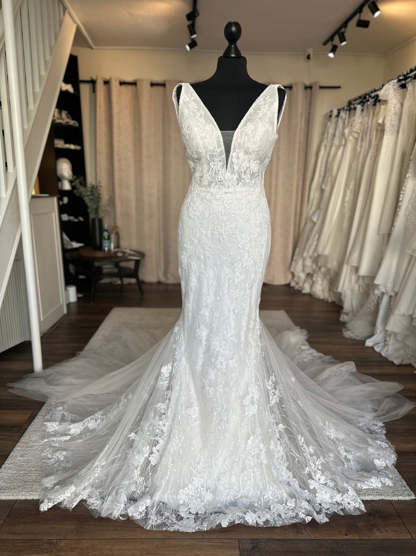 Enzoani - Nurit + overskirt - Bridal size 10