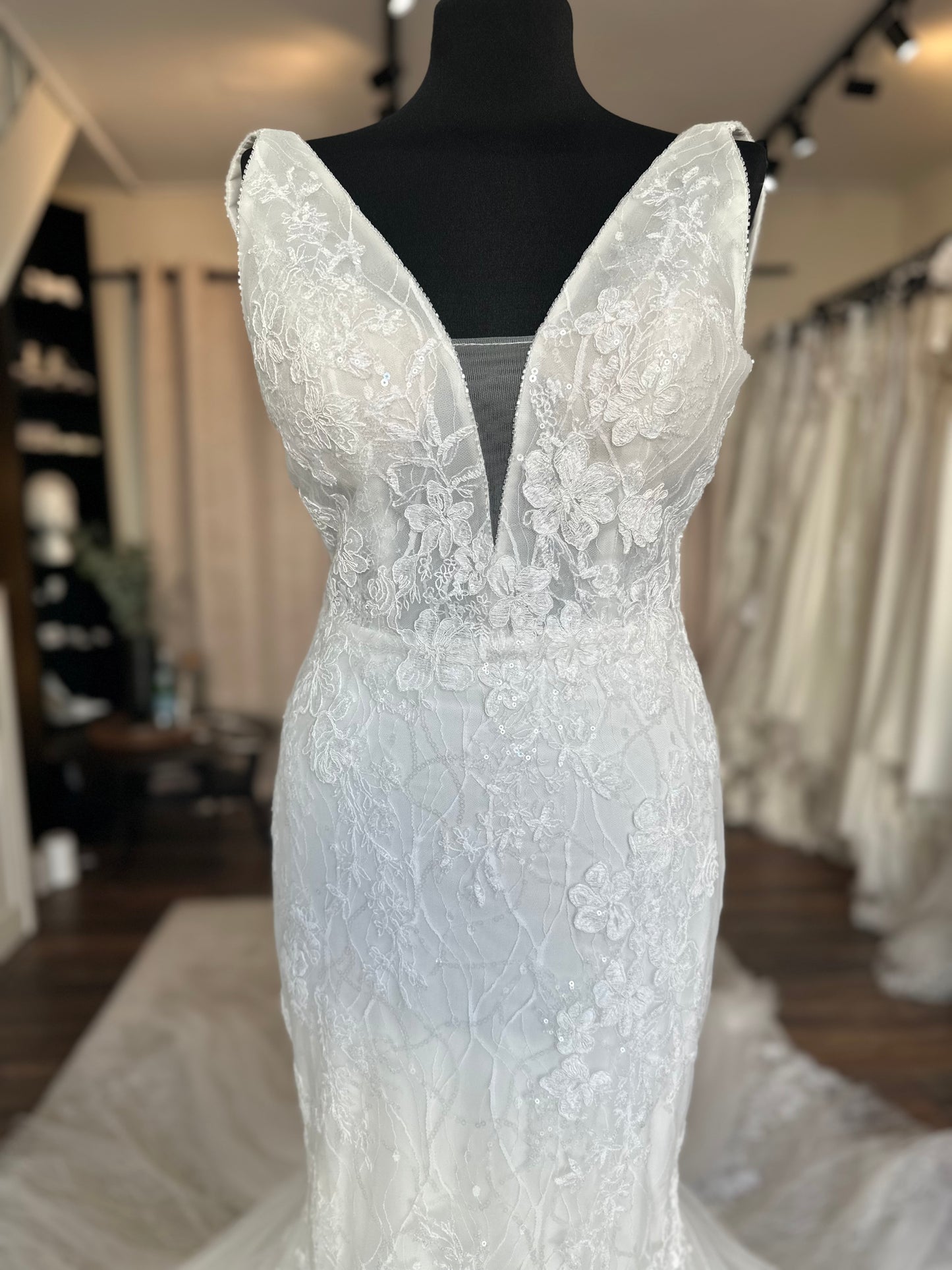 Enzoani - Nurit + overskirt - Bridal size 10