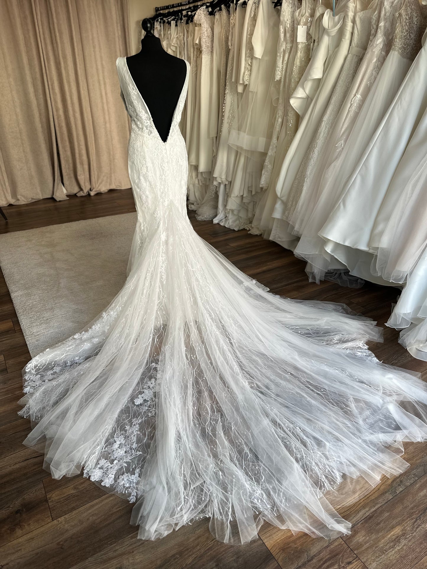 Enzoani - Nurit + overskirt - Bridal size 10