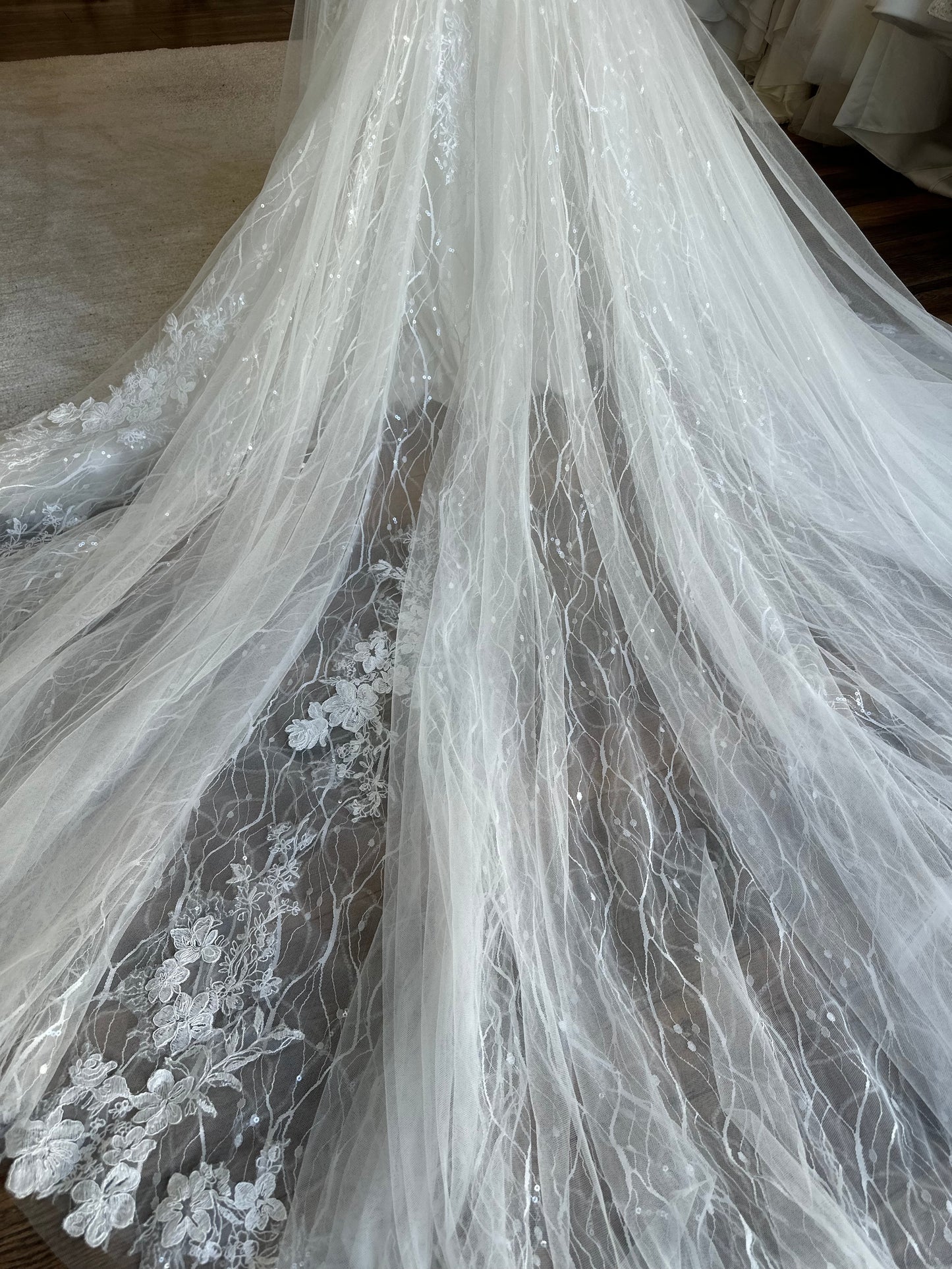 Enzoani - Nurit + overskirt - Bridal size 10