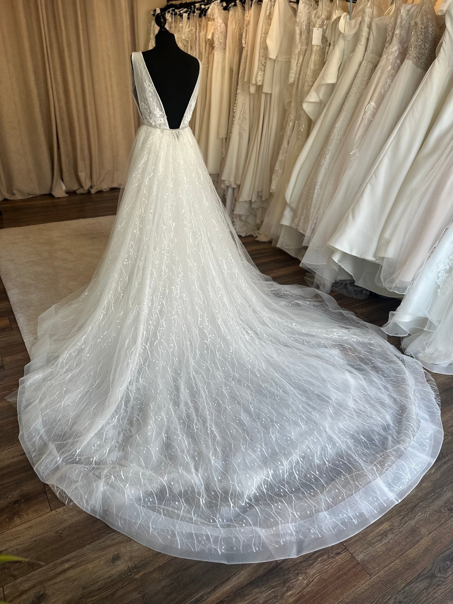 Enzoani - Nurit + overskirt - Bridal size 10