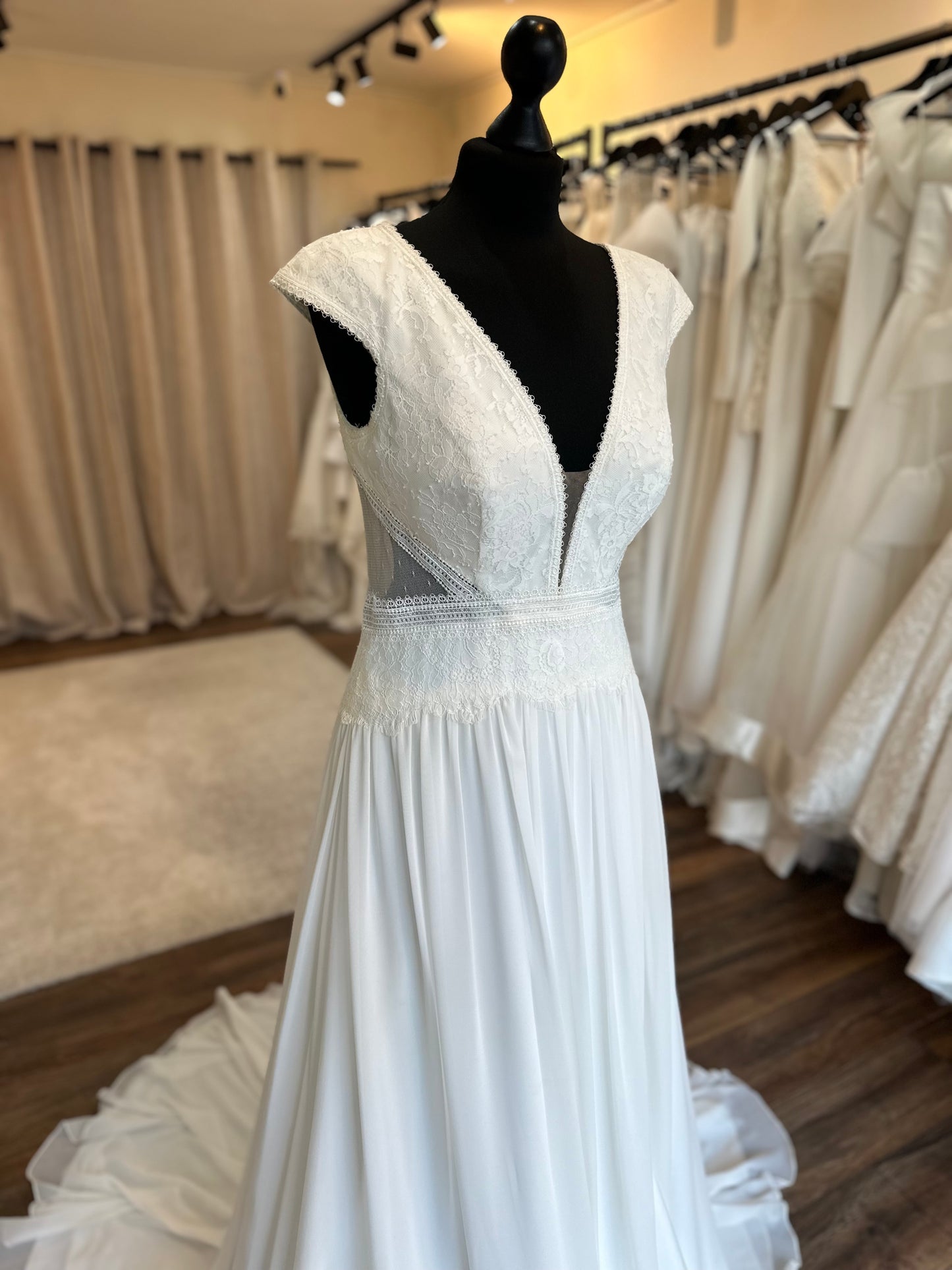 Pronovias - Mitzi - Bridal size 12