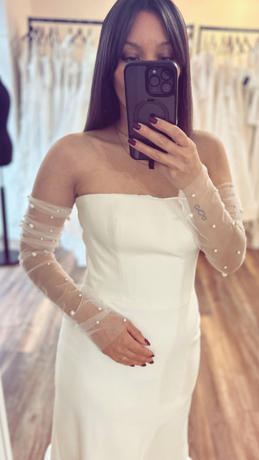 Detachable pearl tulle sleeves
