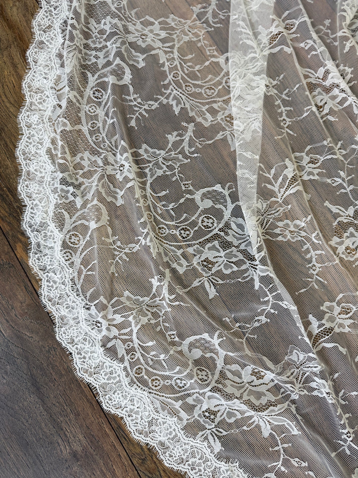 Kadaleyah - full lace mantilla 2.5m