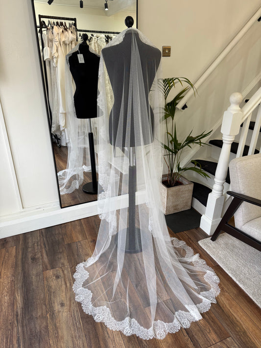 Kadaleyah - floor length mantilla lace veil