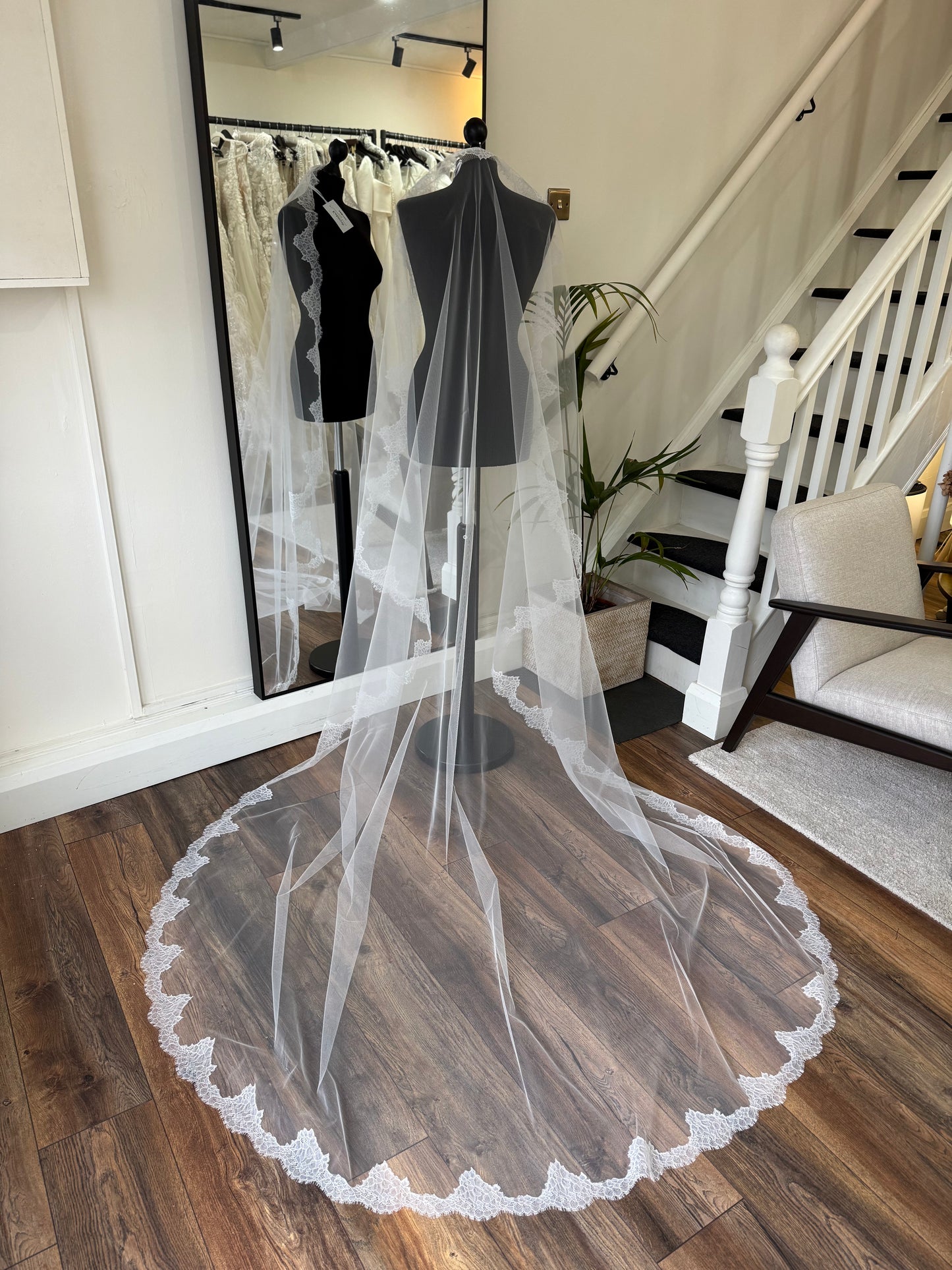 Kadaleyah - mantilla lace veil chapel length