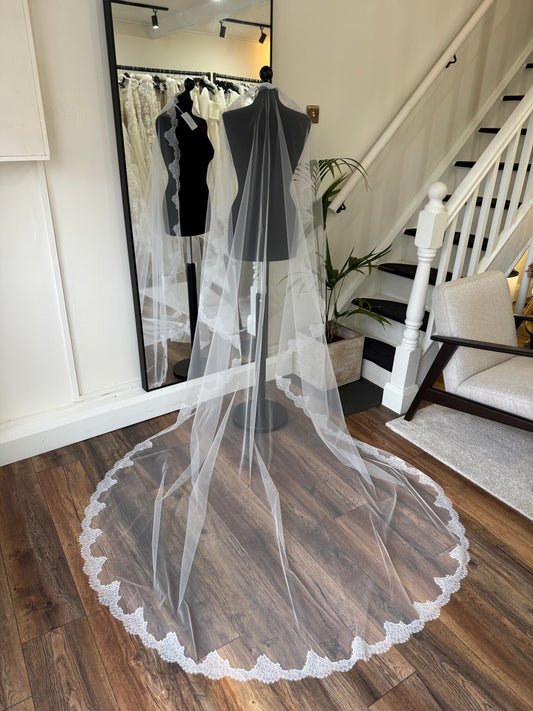 Kadaleyah - mantilla lace veil chapel length