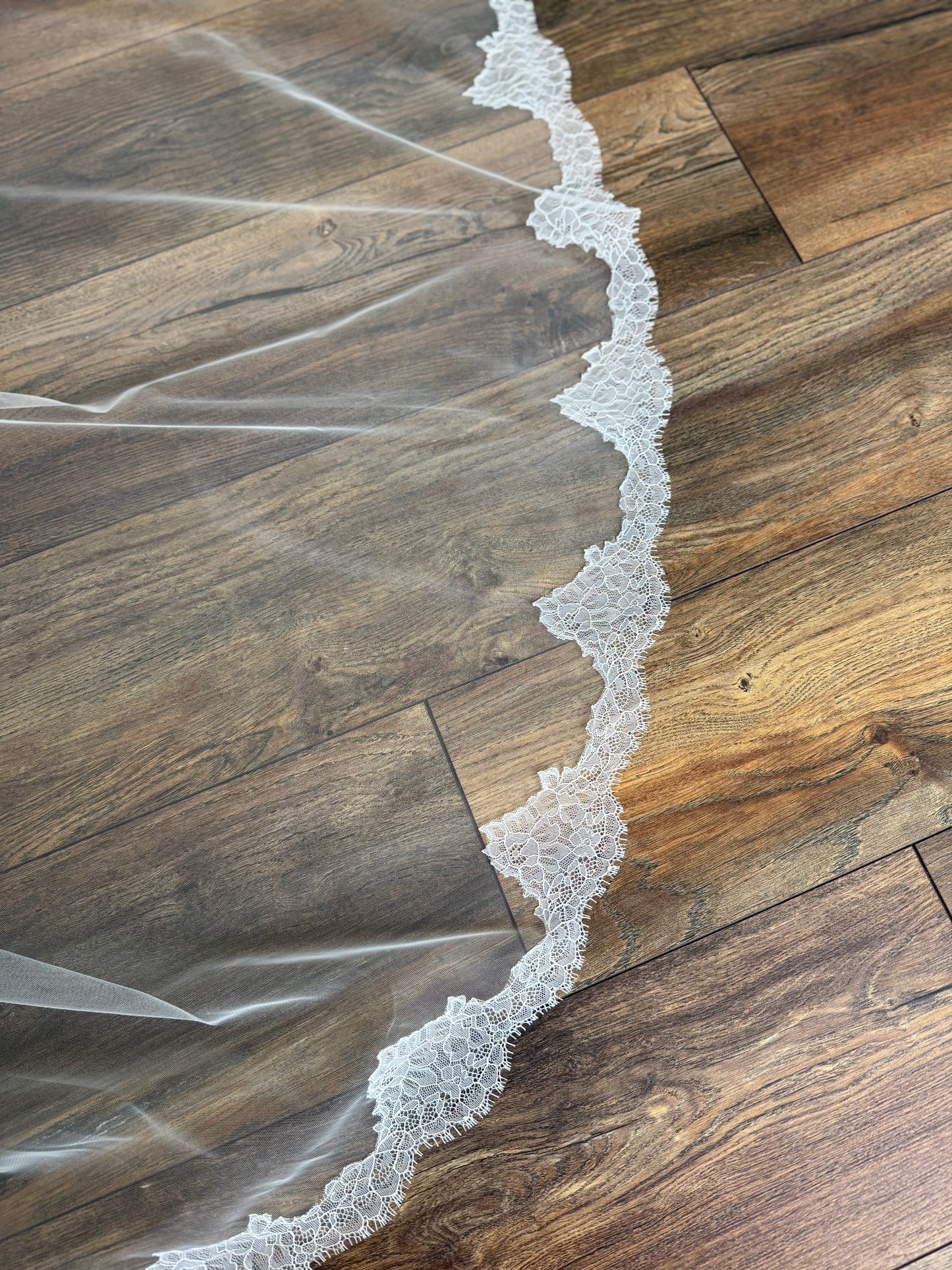 Kadaleyah - mantilla lace veil chapel length