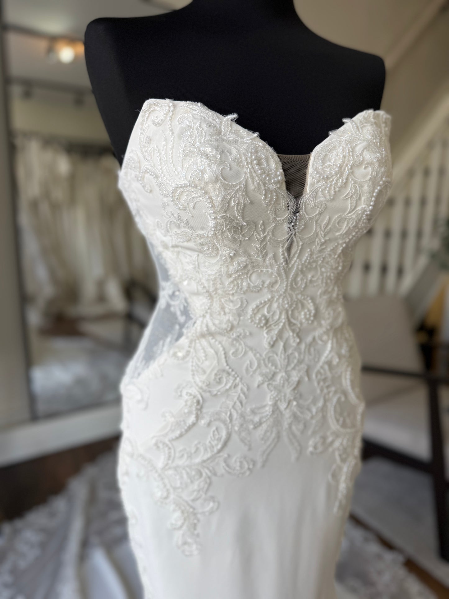 Essence of Australia - D3853 - Bridal size 10