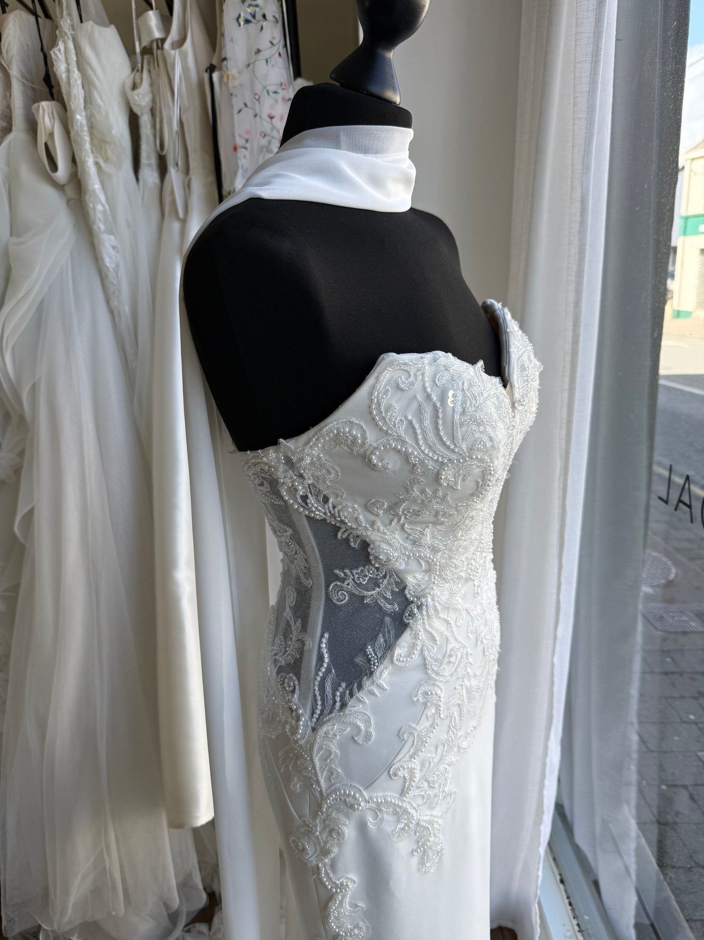 Essence of Australia - D3853 - Bridal size 10