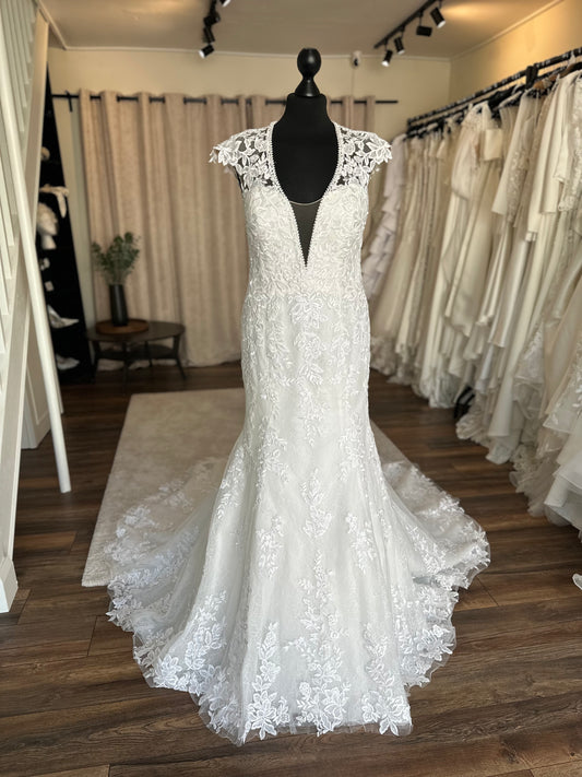 Demetrios - 1143 - Bridal size 14