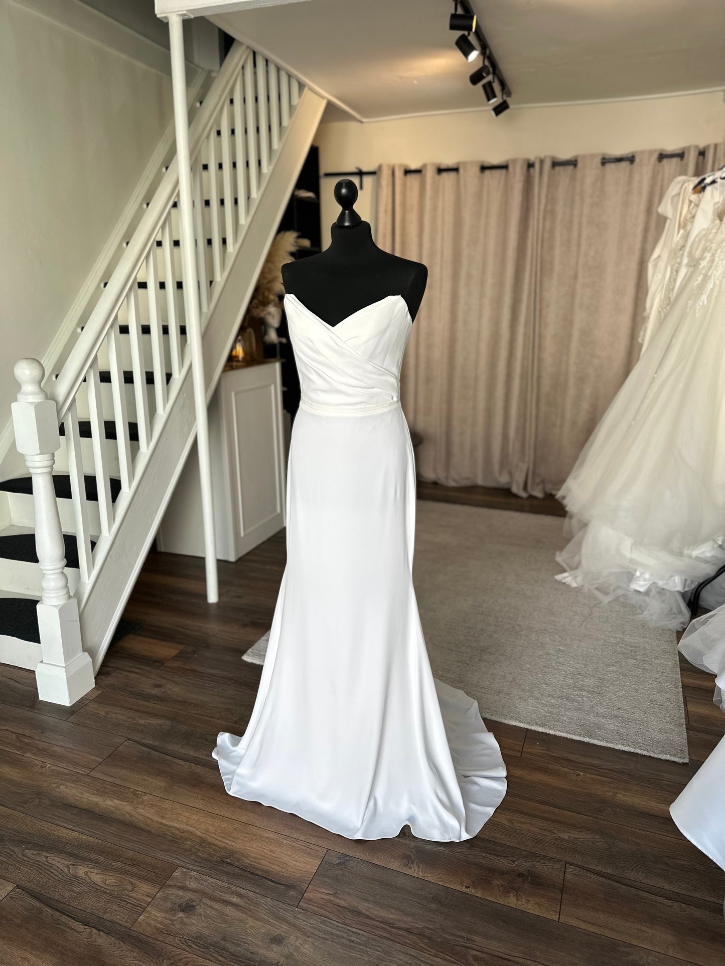Suzanne Neville - Lilah + overskirt - Size 8-10