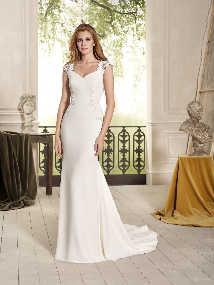 Novia D'Art - Suri - Bridal Size 12